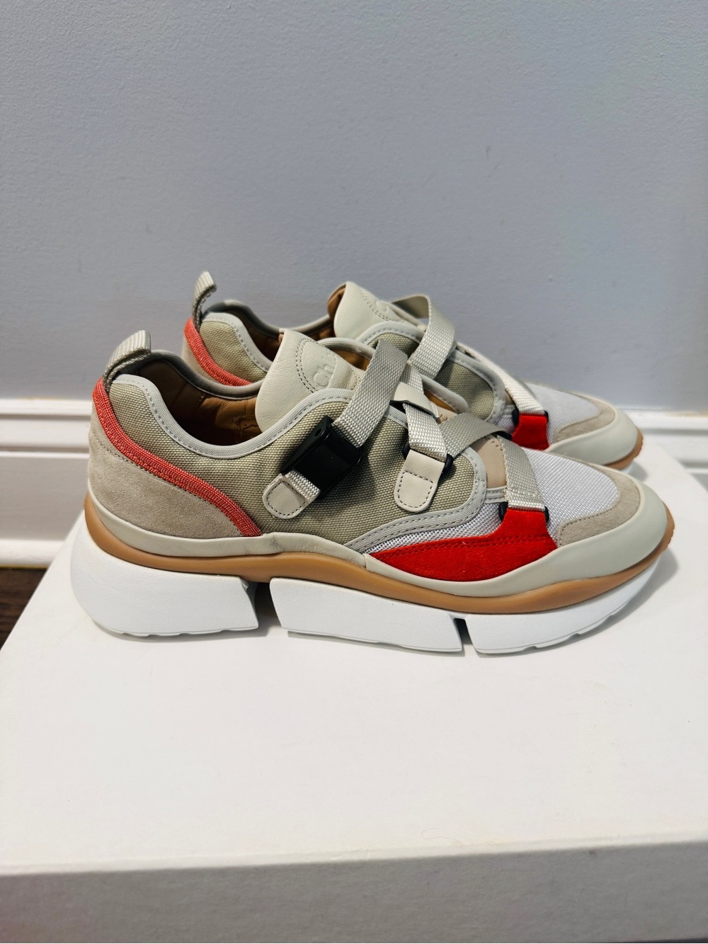 New Chloé Beige, Red & Tan Platform Sneakers 39